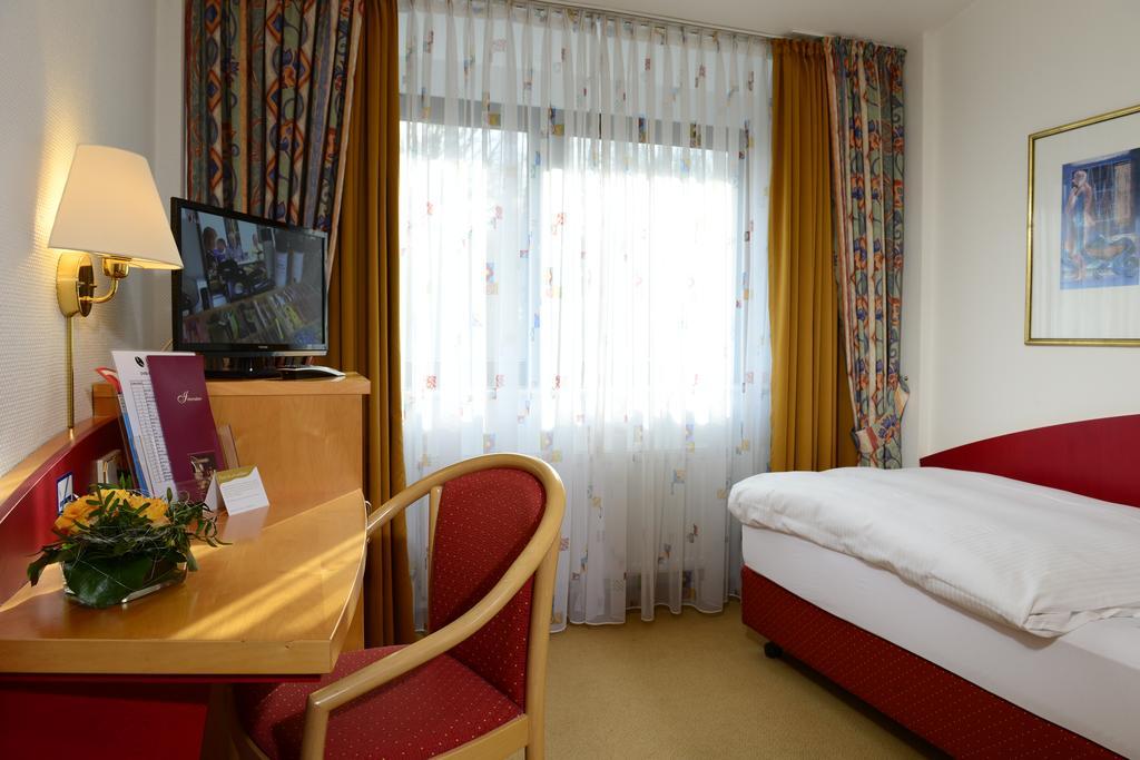 Hotel Spiegel Кёльн Экстерьер фото
