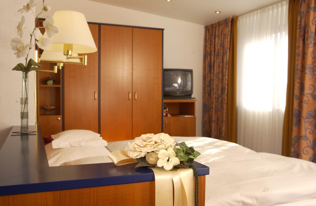 Hotel Spiegel Кёльн Экстерьер фото
